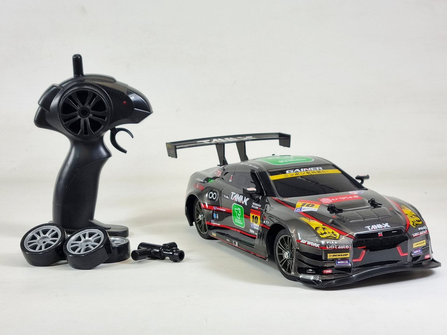 Licensed Nissan Nismo GAINER TANAX Triple a GT-R 4WD 2.4ghz R/c Drift Car Model Radio Remote Control 1:16 Model