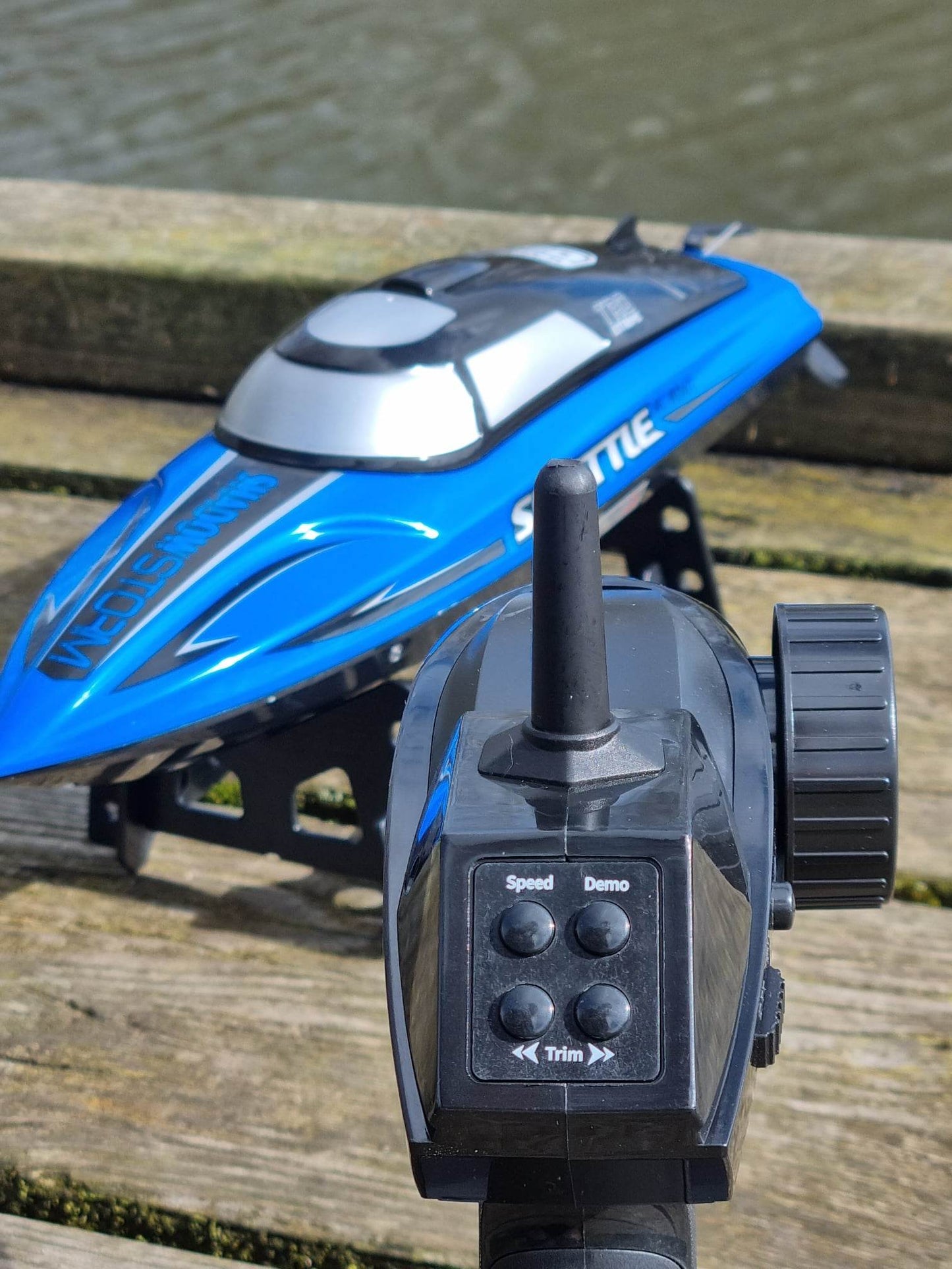 2.4G STORM RC Boat 20mph High Speed Remote Control Racing Ship Water Speed Boat