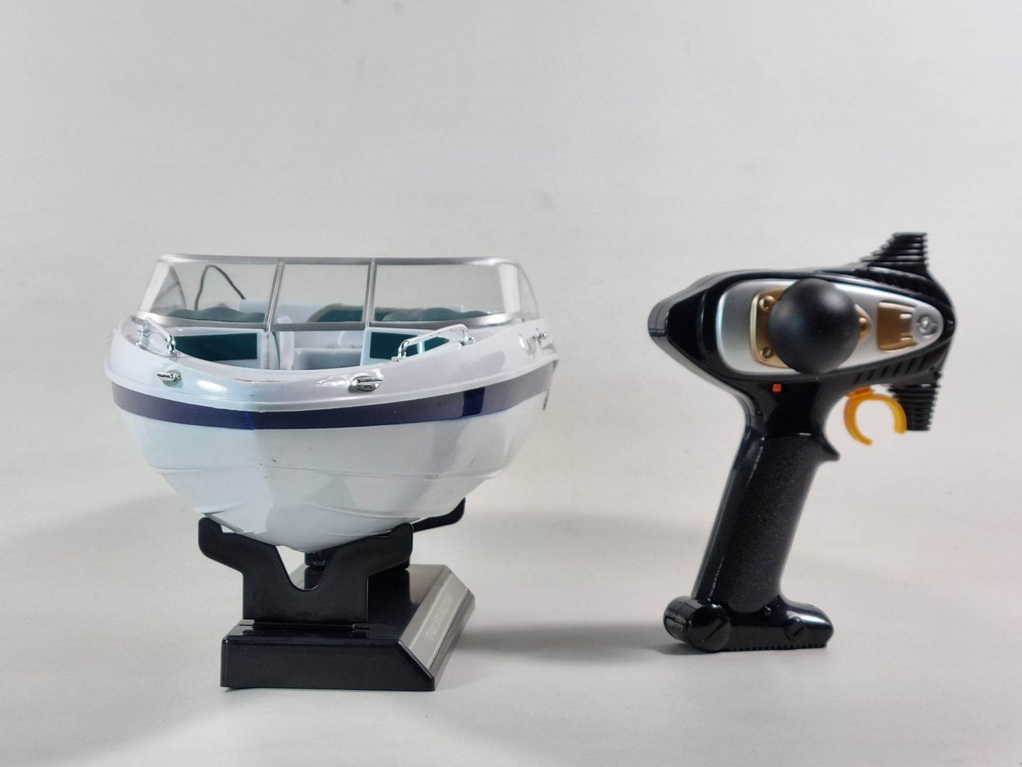 1:25 White Radio Remote Control RC Atlantic Sea Tour Racing Speed Boat Yacht RTR