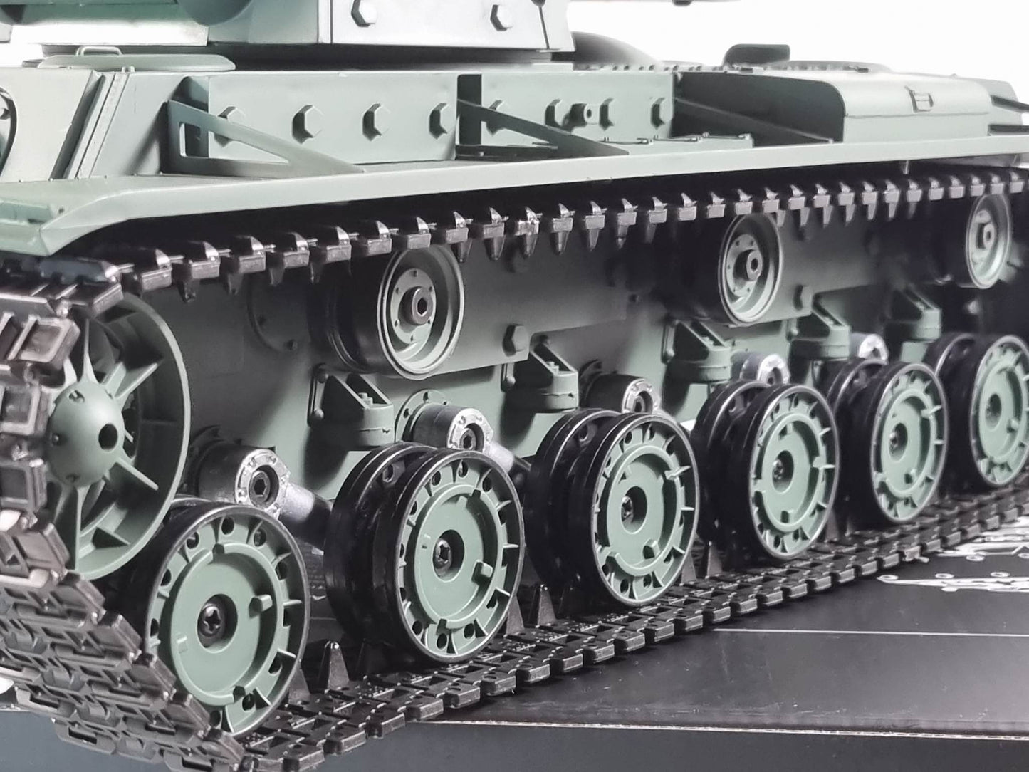 Heng Long rc tank 1/16 Metal Suspension Arms Radio remote control Russian KV1 Battle Tank 7.0 V UK 2.4G Panzer Model