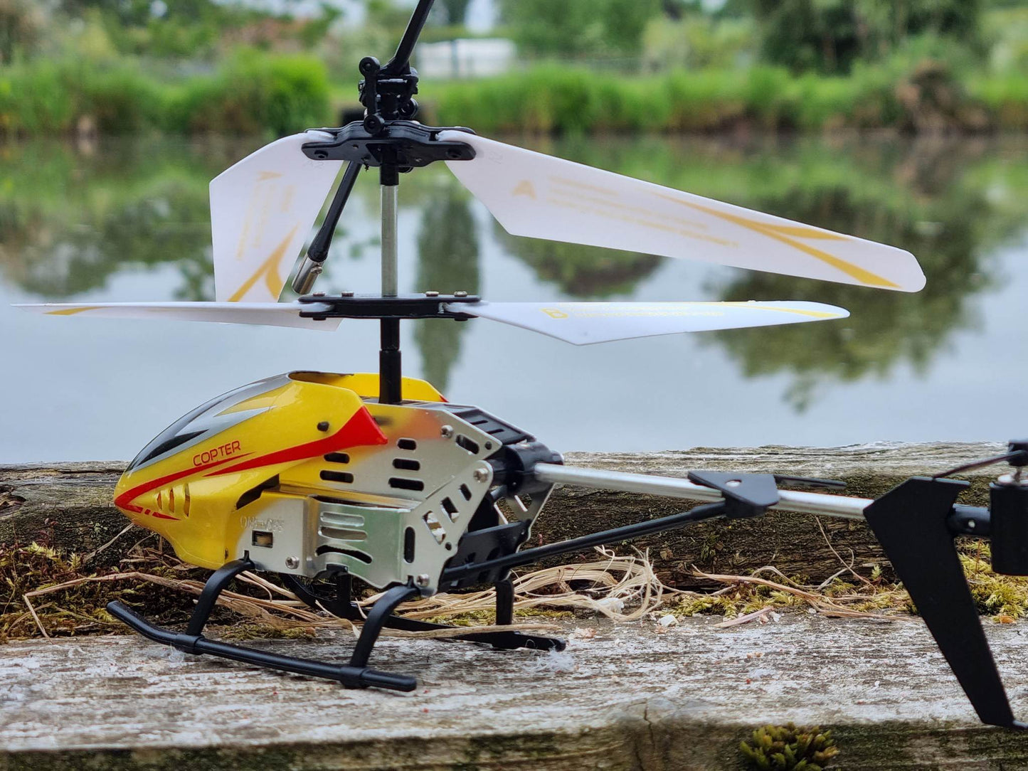 RC Gyro Helicopter Drone Magic Gesture Control Radio UFO Model Kids Easy Fly Indoor Metal Helicopter Toy