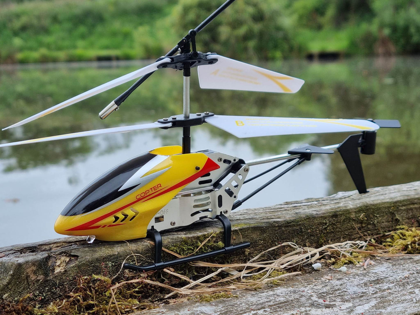 RC Gyro Helicopter Drone Magic Gesture Control Radio UFO Model Kids Easy Fly Indoor Metal Helicopter Toy