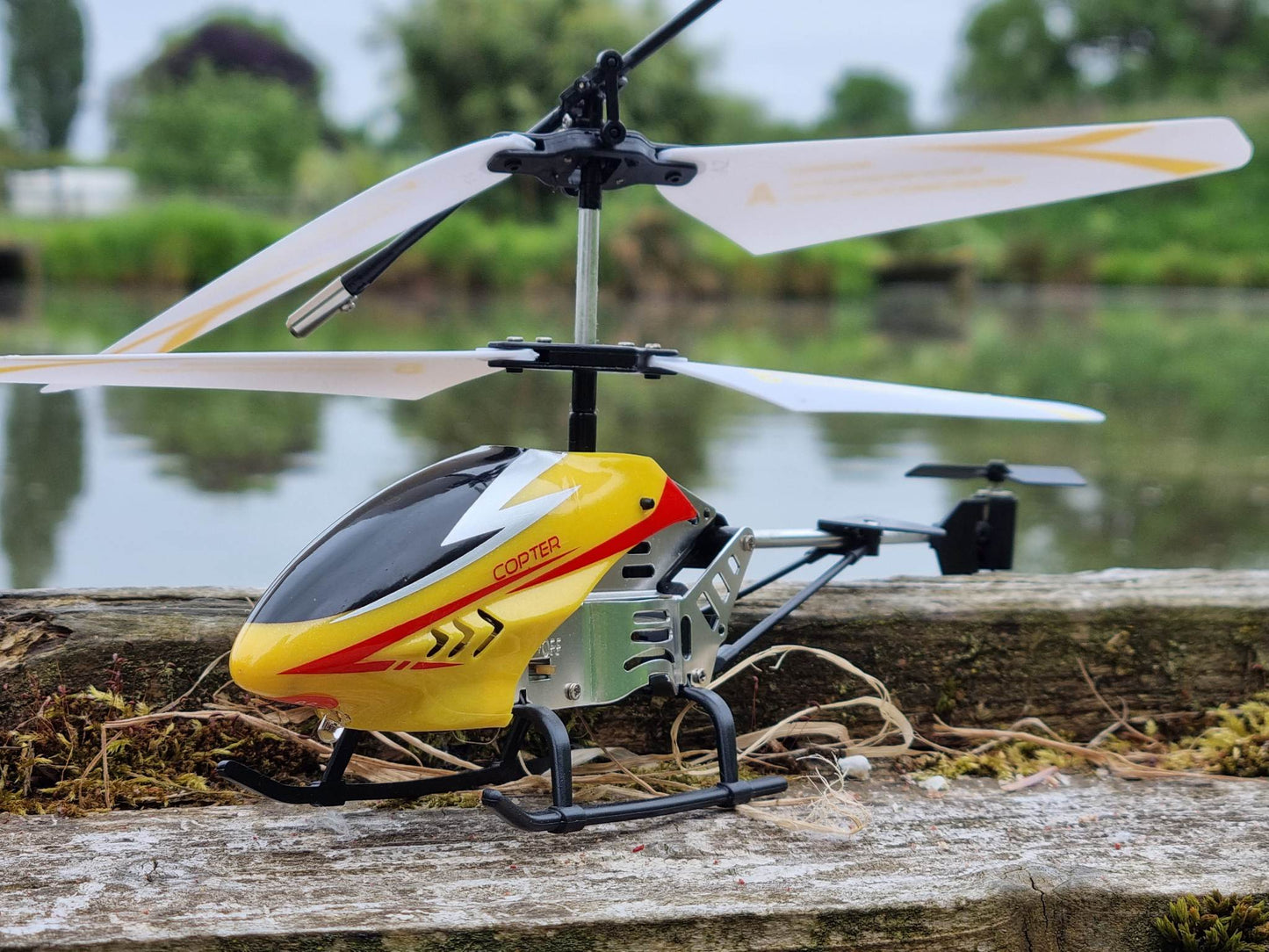 RC Gyro Helicopter Drone Magic Gesture Control Radio UFO Model Kids Easy Fly Indoor Metal Helicopter Toy