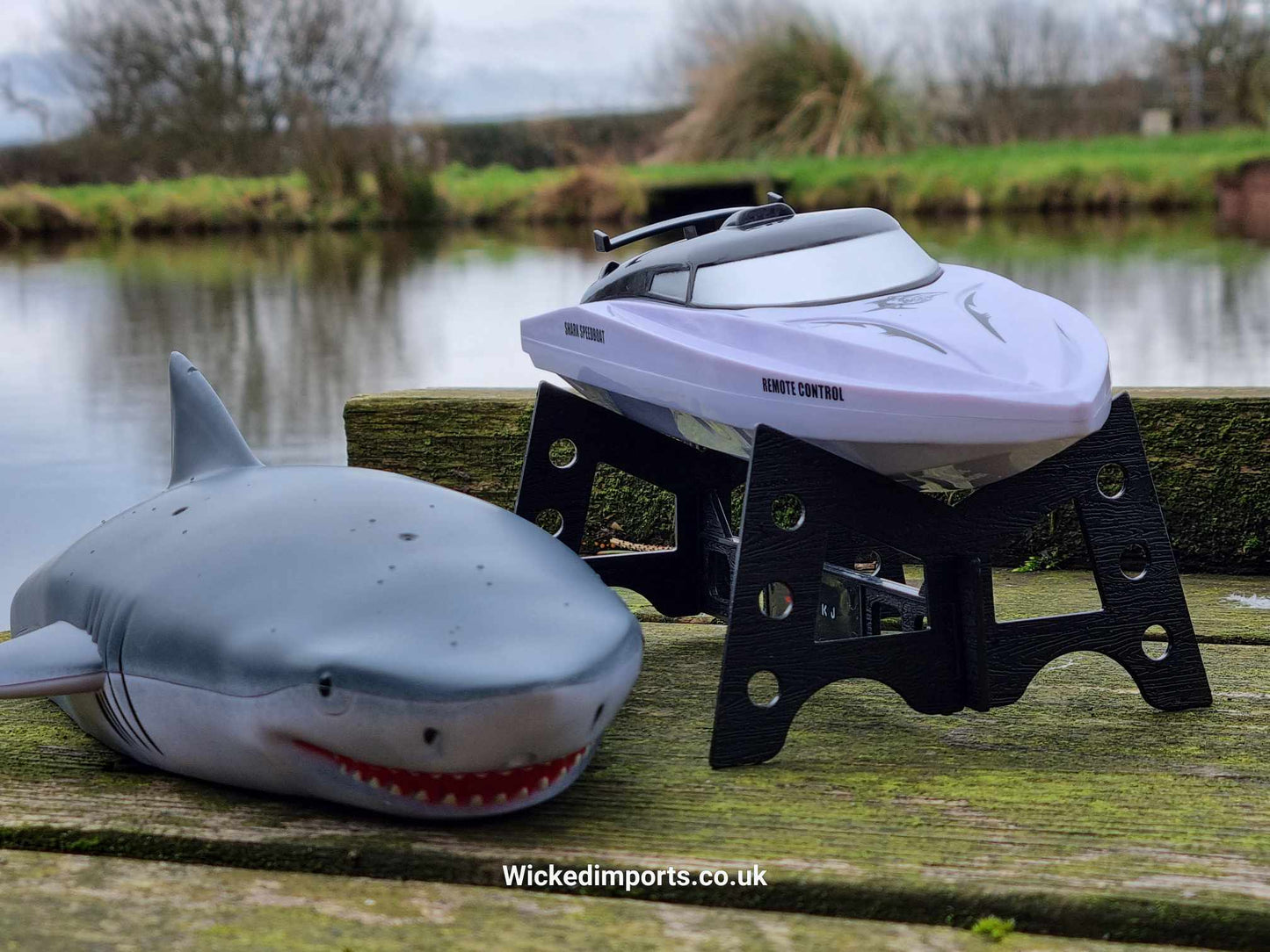 Remote Control Boat Shark RC Shark Boat Toy 2 in 1, 2.4GHz RC Electric Boat, Kids Electric Shark Toy for Pools and Lakes, Summer Toy Gift for Pool Lake Pond