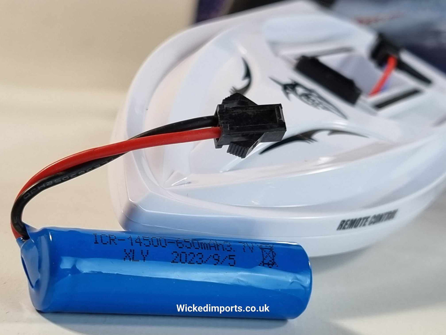 Remote Control Boat Shark RC Shark Boat Toy 2 in 1, 2.4GHz RC Electric Boat, Kids Electric Shark Toy for Pools and Lakes, Summer Toy Gift for Pool Lake Pond