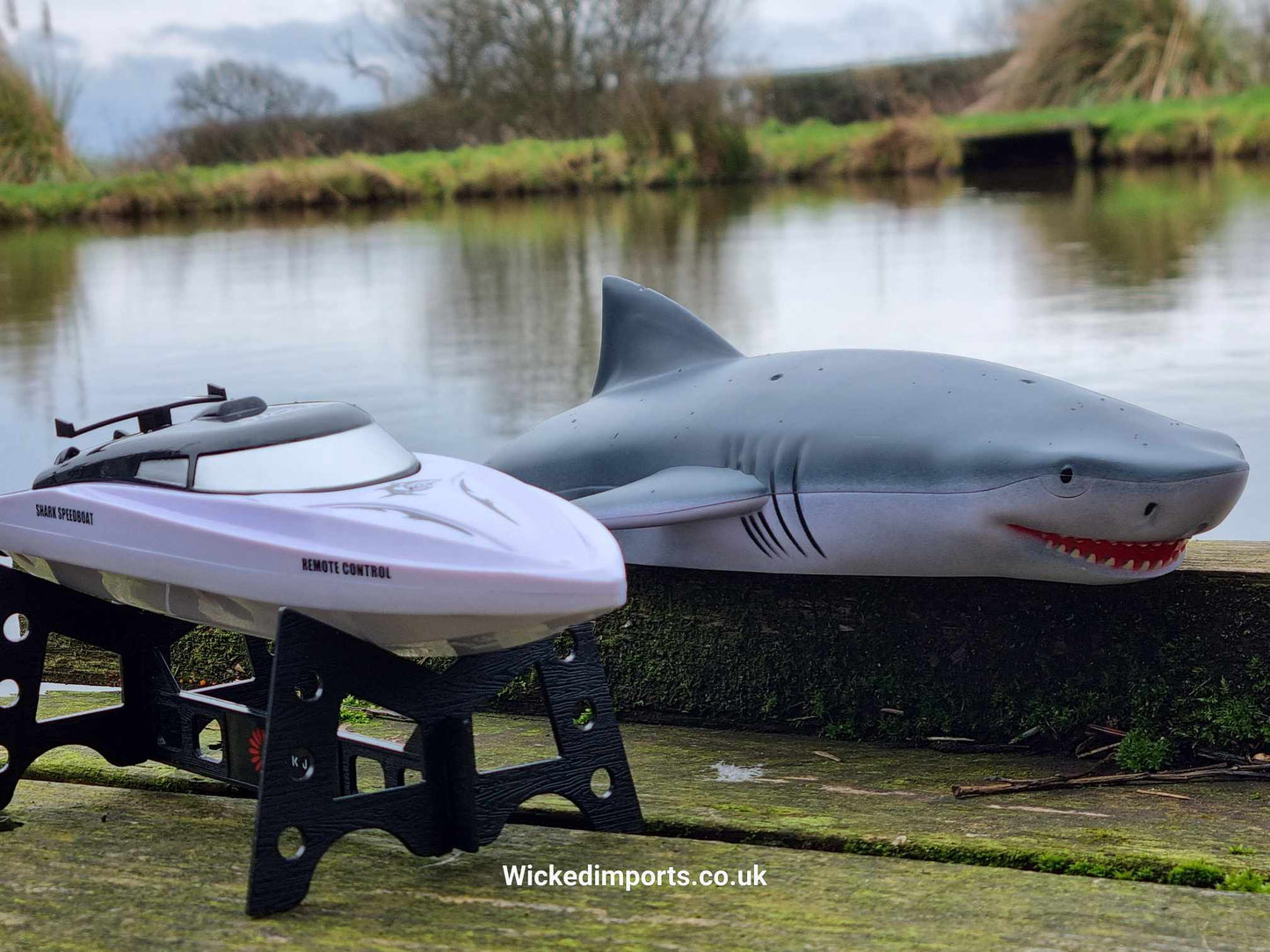 Remote Control Boat Shark RC Shark Boat Toy 2 in 1, 2.4GHz RC Electric Boat, Kids Electric Shark Toy for Pools and Lakes, Summer Toy Gift for Pool Lake Pond