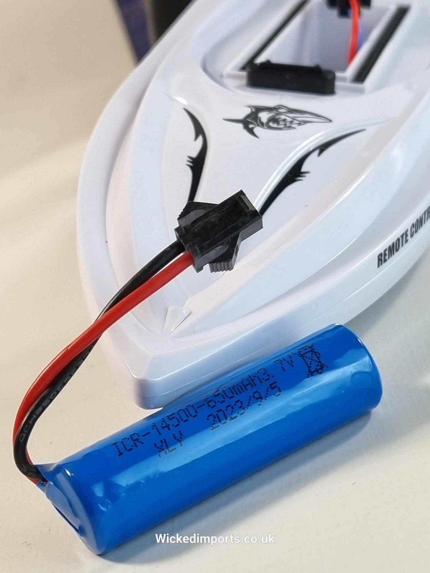 Remote Control Boat Shark RC Shark Boat Toy 2 in 1, 2.4GHz RC Electric Boat, Kids Electric Shark Toy for Pools and Lakes, Summer Toy Gift for Pool Lake Pond