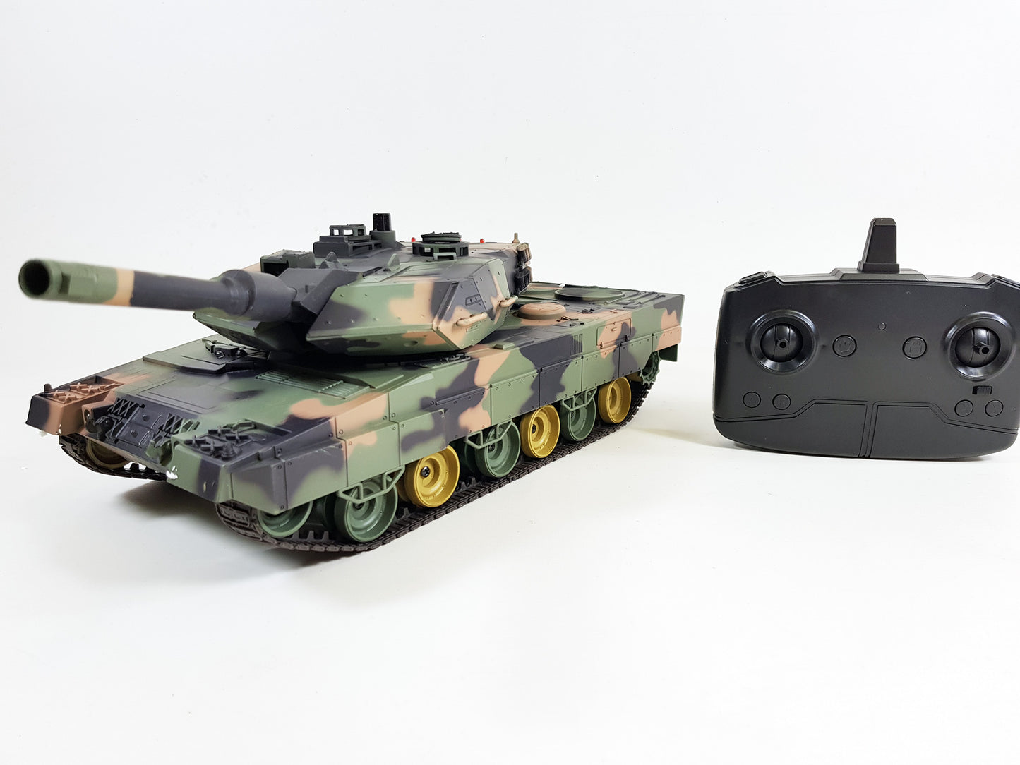 RC Model Tank Heng Long 1/24 Scale German Leopard BB firing Infrared Version 5 Radio control 2.4Ghz 3809-1