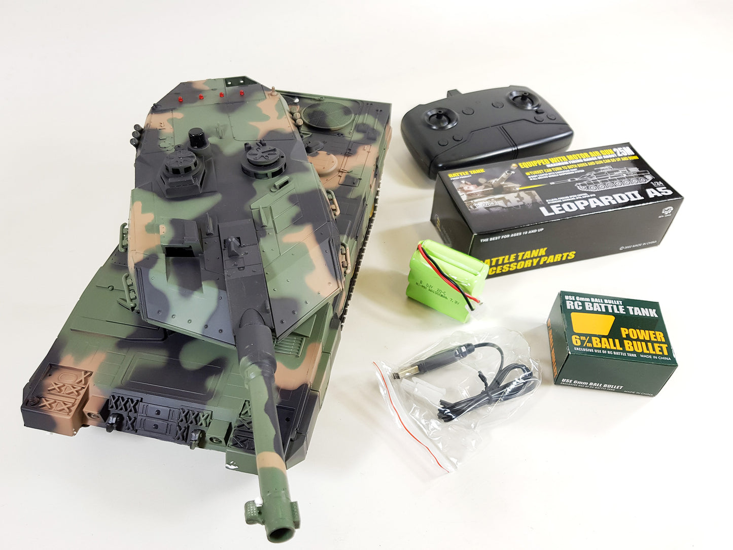 RC Model Tank Heng Long 1/24 Scale German Leopard BB firing Infrared Version 5 Radio control 2.4Ghz 3809-1