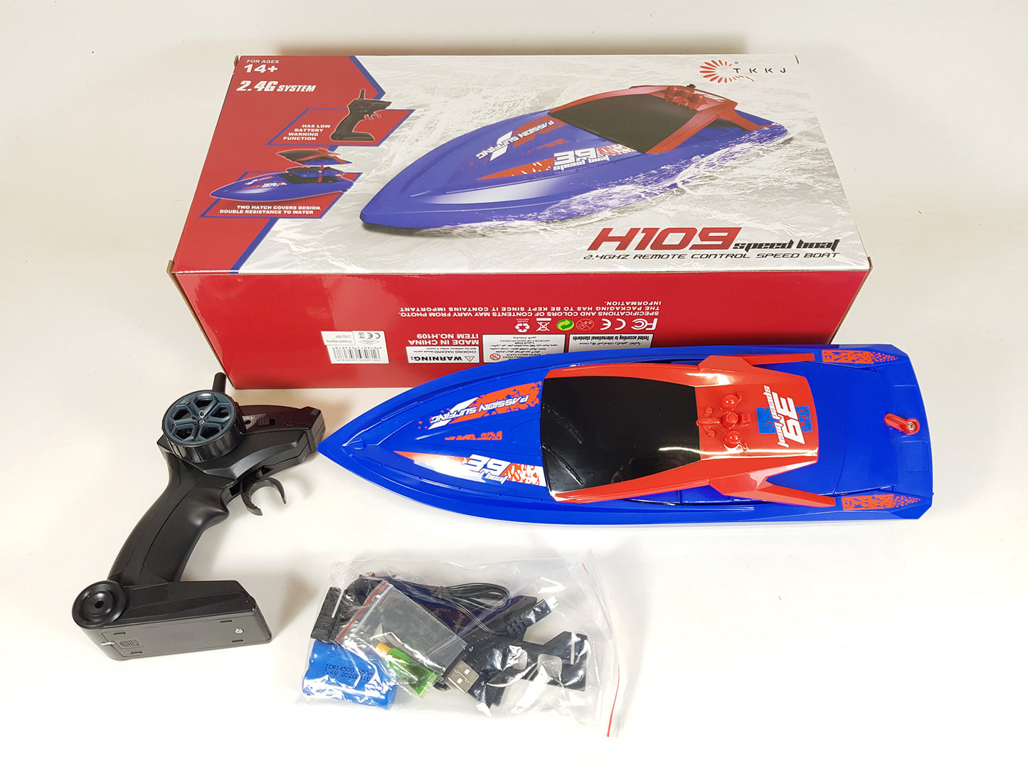 RC Racing Speedboat Rabing H100 H109 Twin Motor 2.4ghz Atlantic Yacht R/C Race Boat 35KMH Battery power