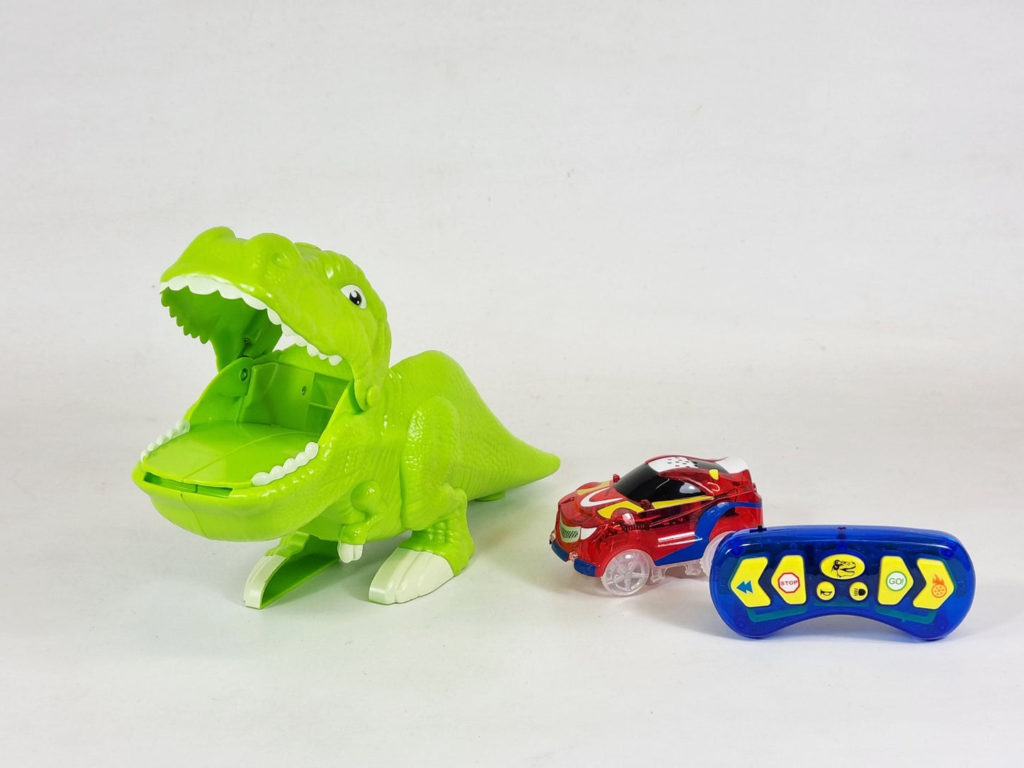 Dinosaur RC Train Track Slot Car Loop Build Your Own Light Up SMOKING 143 Part Set