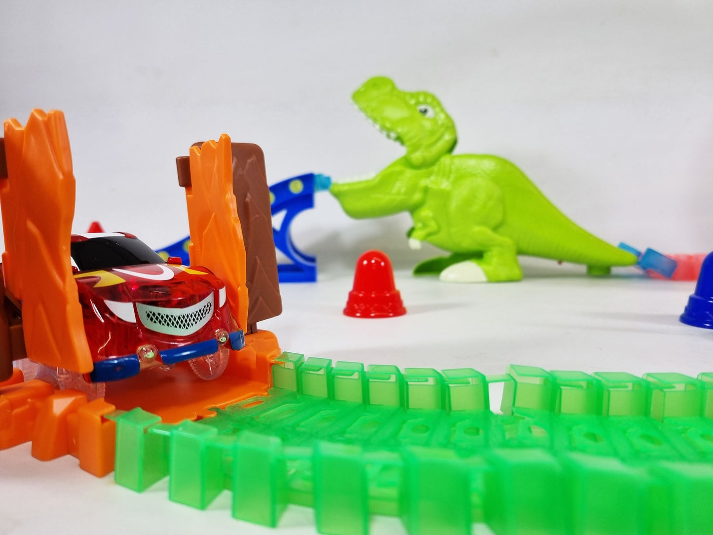 Dinosaur RC Train Track Slot Car Loop Build Your Own Light Up SMOKING 143 Part Set