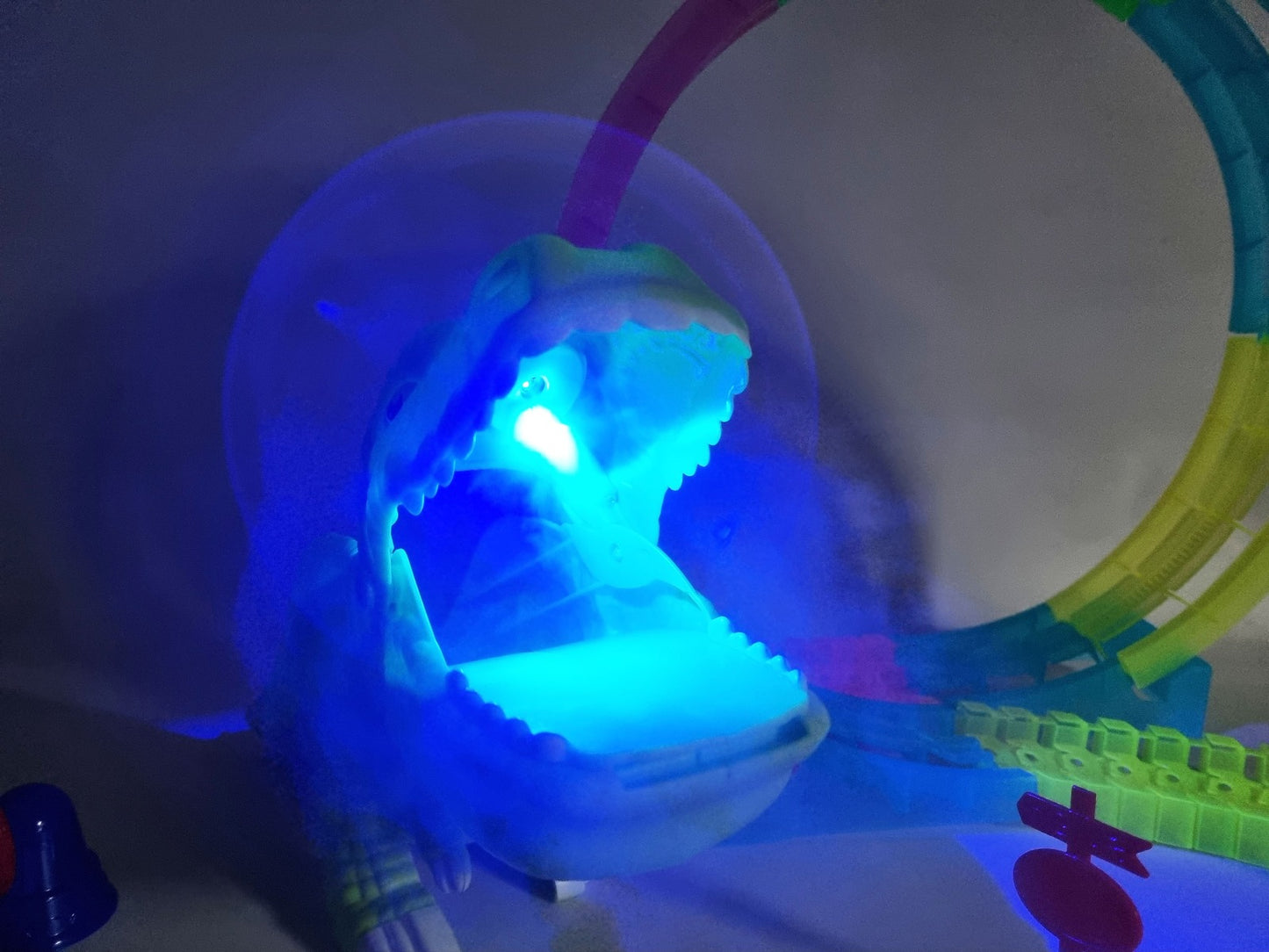 Dinosaur RC Train Track Slot Car Loop Build Your Own Light Up SMOKING 143 Part Set