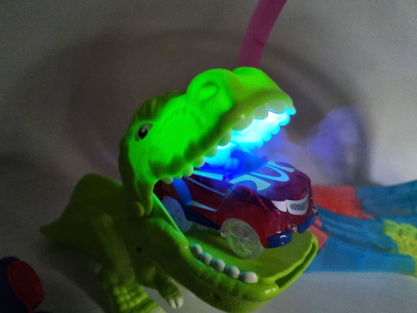 Dinosaur RC Train Track Slot Car Loop Build Your Own Light Up SMOKING 143 Part Set