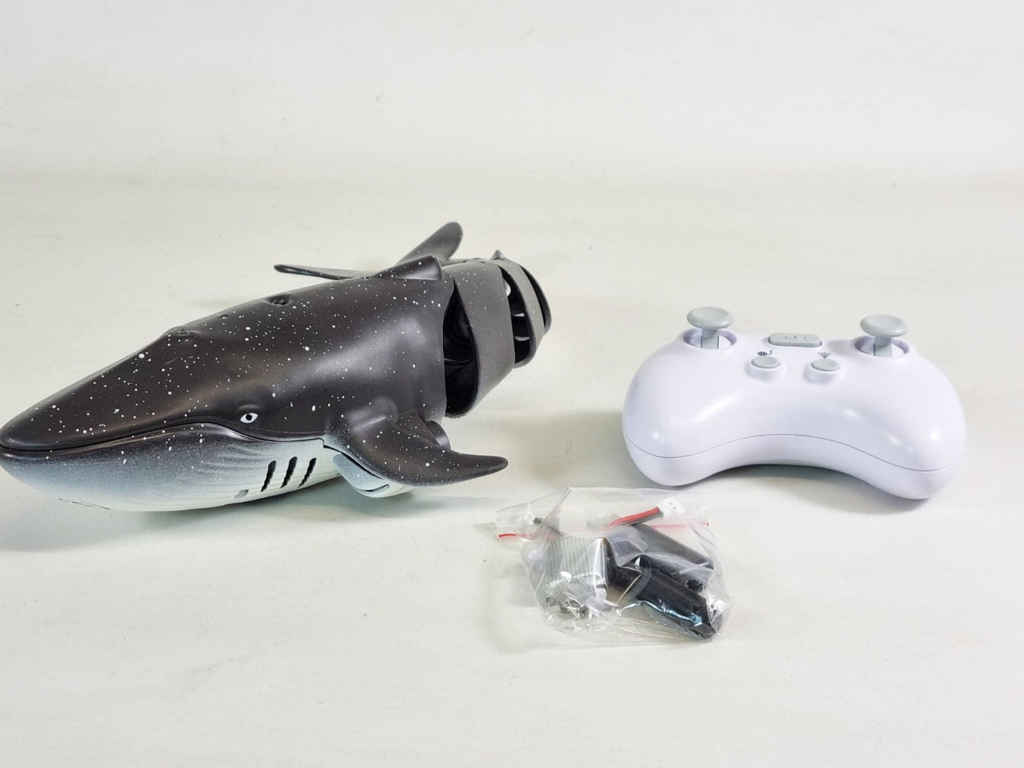 RC Model Bath Time Kids WATER SPRAY swimming model whale shark toy